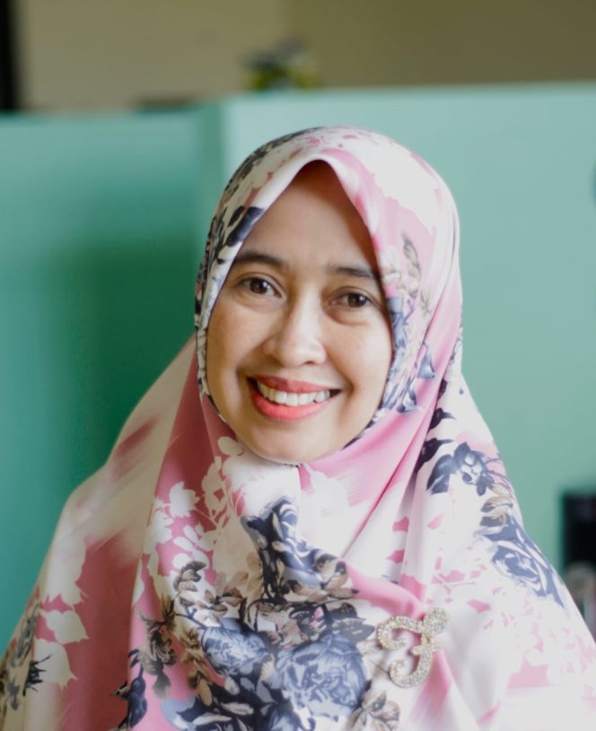 
 Dr. Hj. Fitri Sukmawati, S.Psi, M.Psi:  Memimpin dalam Pendidikan dan Penelitian